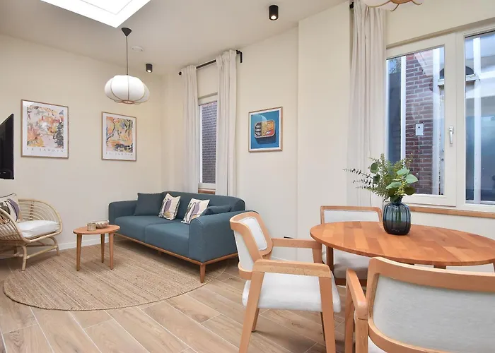 Curated Near Scheveningen * L'Aia