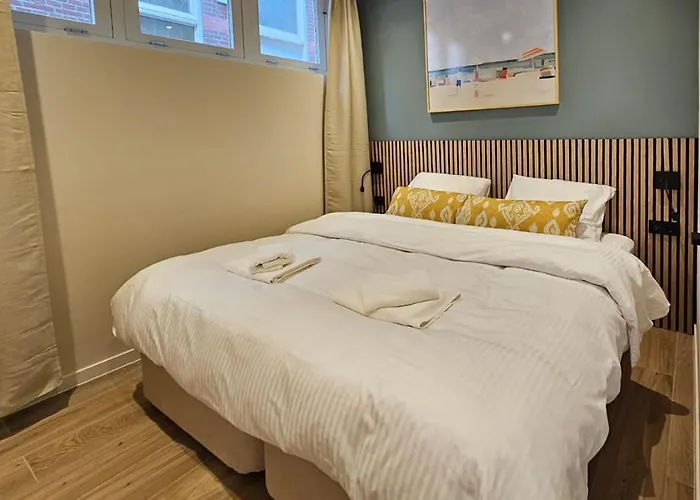 Curated Near Scheveningen * Haia